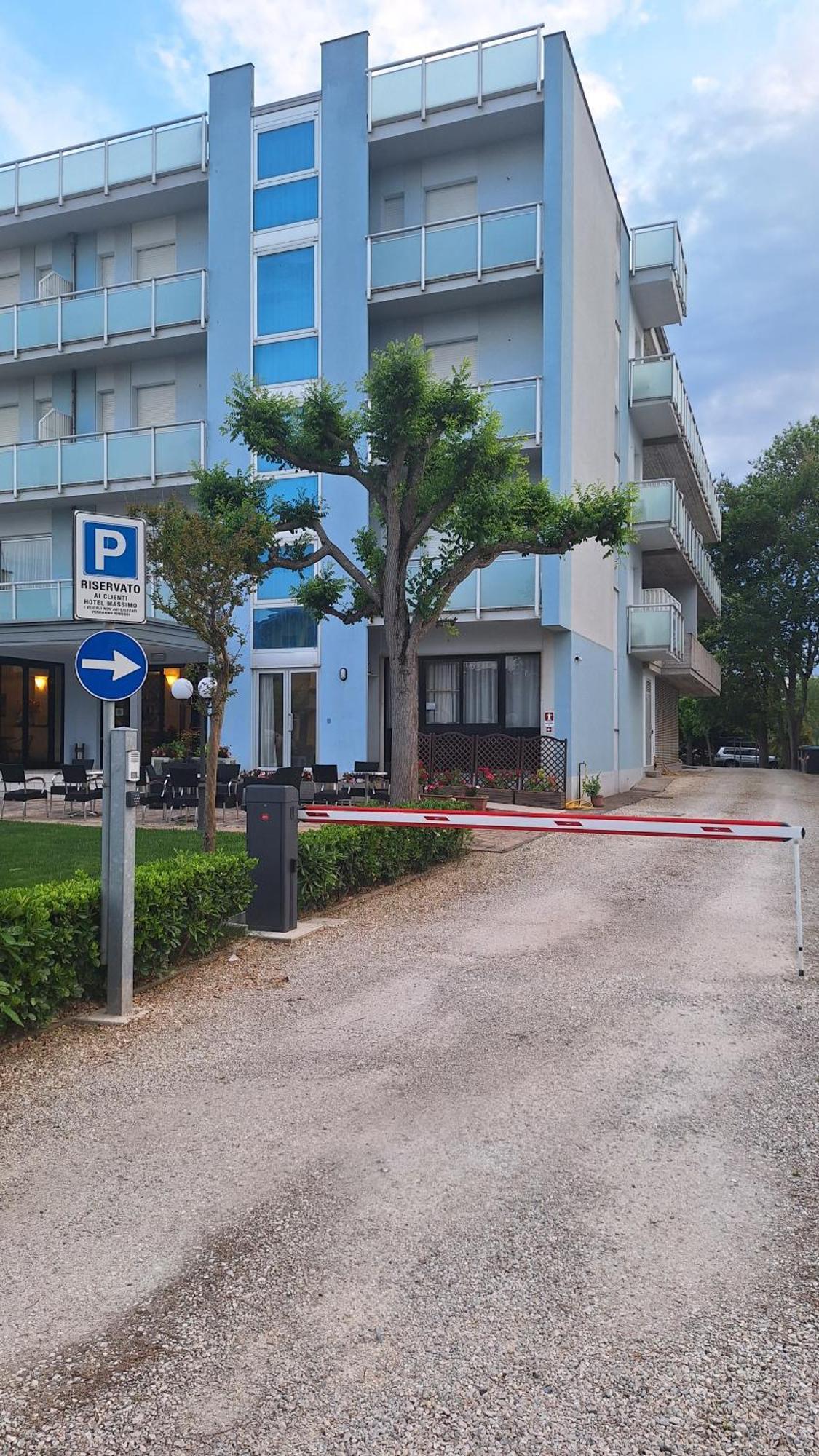 Hotel Massimo チェルヴィア エクステリア 写真